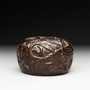 A Chinese huanghuali wooden box and cover with pomegranate design, 17/18th C. — 照片 5