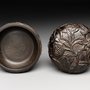 A Chinese huanghuali wooden box and cover with pomegranate design, 17/18th C. — 照片 7