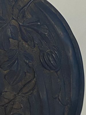 A Chinese huanghuali wooden brushpot and a melon-shaped lacquer box and cover with '18 Luohan' relief design, 19/20th C. — 照片 18