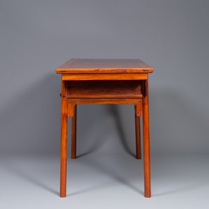 A Chinese huanghuali wooden two-drawer recessed-leg table, 19/20th C. — 照片 5