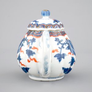 A Chinese imari and gilt teapot, Kangxi, ca. 1700 — photo 3