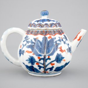 A Chinese imari and gilt teapot, Kangxi, ca. 1700 — photo 4