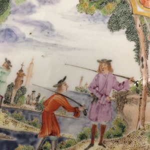 A Chinese Imari Cornelis Pronk: “Dames au Parasol" plate and a Meissen-style plate with a hunting scene, Qianlong — 照片 13