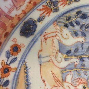 A Chinese Imari Cornelis Pronk: “Dames au Parasol" plate and a Meissen-style plate with a hunting scene, Qianlong — 照片 4