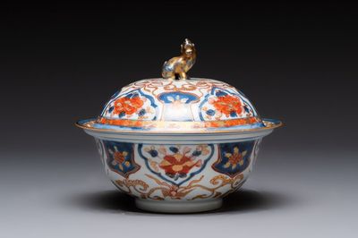 A Chinese Imari-style armorial 'klapmuts' bowl and cover with the arms of Van Gellicum, Kangxi/Yongzheng