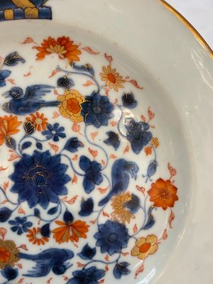 A Chinese Imari-style armorial plate with the arms of Page for the English market, Kangxi, ca. 1718 — photo 4