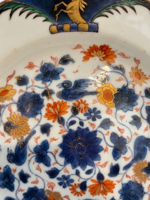A Chinese Imari-style armorial plate with the arms of Page for the English market, Kangxi, ca. 1718 — photo 5