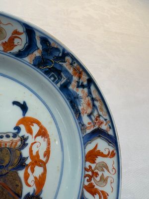 A Chinese Imari-style armorial soup plate with an alliance coat of arms of De Hoorn and Van den Berg for the Dutch market, Kangxi/Yongzheng — 照片 4