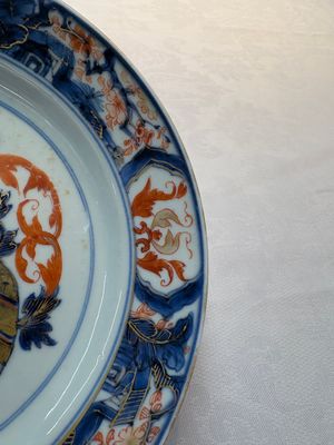 A Chinese Imari-style armorial soup plate with an alliance coat of arms of De Hoorn and Van den Berg for the Dutch market, Kangxi/Yongzheng — 照片 5