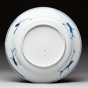 A Chinese Imari-style armorial soup plate with an alliance coat of arms of De Hoorn and Van den Berg for the Dutch market, Kangxi/Yongzheng — 照片 2