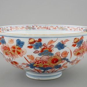 A Chinese Imari-style bowl with floral design, Kangxi — 照片 1