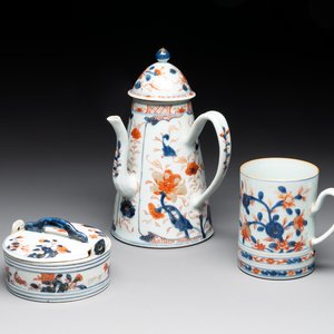 A Chinese Imari-style butter tub, a chocolate jug and a mug, Qianlong — photo 1