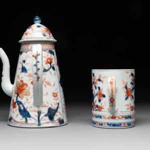 A Chinese Imari-style butter tub, a chocolate jug and a mug, Qianlong — photo 3