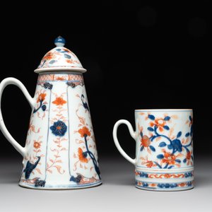 A Chinese Imari-style butter tub, a chocolate jug and a mug, Qianlong — photo 4