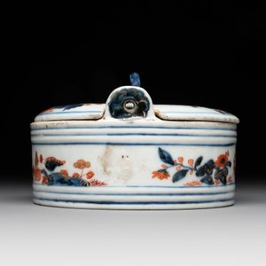 A Chinese Imari-style butter tub, a chocolate jug and a mug, Qianlong — photo 9