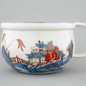 A Chinese Imari style chamber pot, Qianlong, 18th C. — 照片 2