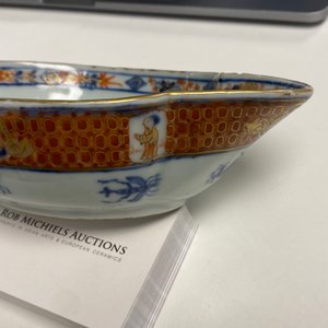 A Chinese Imari-style 'Dames au Parasol' sauceboat after Cornelis Pronk, Qianlong — photo 11