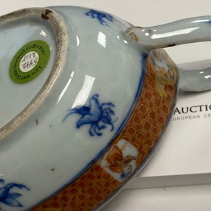 A Chinese Imari-style 'Dames au Parasol' sauceboat after Cornelis Pronk, Qianlong — photo 16