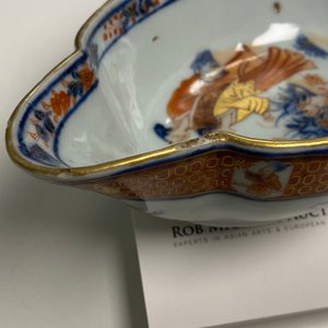 A Chinese Imari-style 'Dames au Parasol' sauceboat after Cornelis Pronk, Qianlong — photo 17