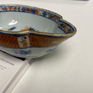 A Chinese Imari-style 'Dames au Parasol' sauceboat after Cornelis Pronk, Qianlong — photo 10