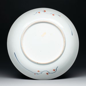 A Chinese Imari-style dish with floral design, Kangxi — photo 2