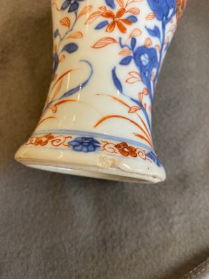 A Chinese Imari-style garniture of six vases with floral design, Kangxi — 照片 10