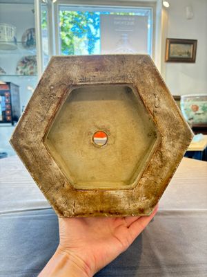A Chinese Imari-style hexagonal jardinière with floral design, Qianlong — 照片 11
