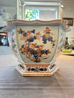 A Chinese Imari-style hexagonal jardinière with floral design, Qianlong — 照片 4