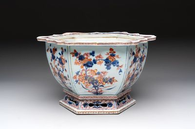 A Chinese Imari-style hexagonal jardinière with floral design, Qianlong