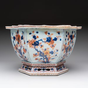 A Chinese Imari-style hexagonal jardinière with floral design, Qianlong — 照片 5