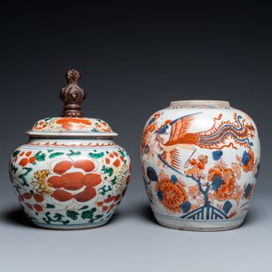 A Chinese Imari-style jar and a wucai bowl and cover, Kangxi and Transitional period — photo 3