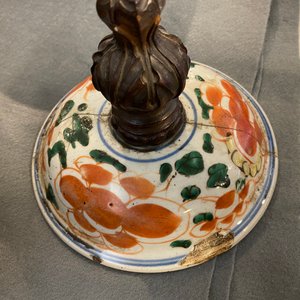 A Chinese Imari-style jar and a wucai bowl and cover, Kangxi and Transitional period — photo 7