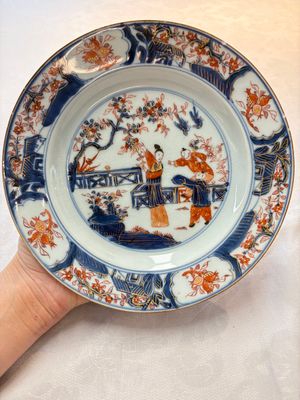 A Chinese Imari-style 'lady and boys' plate and a famille verte 'lotus' plate, Kangxi/Yongzheng — photo 1