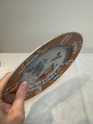 A Chinese Imari-style 'Parasol Ladies' plate after Cornelis Pronk, Qianlong — photo 12