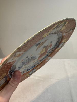 A Chinese Imari-style 'Parasol Ladies' plate after Cornelis Pronk, Qianlong — photo 9