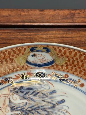 A Chinese Imari-style 'Parasol ladies' plate after Cornelis Pronk, Qianlong — photo 7