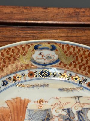 A Chinese Imari-style 'Parasol ladies' plate after Cornelis Pronk, Qianlong — photo 8