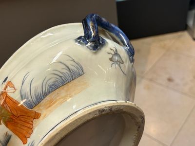 A Chinese Imari-style 'Parasol Ladies' tureen and stand after Cornelis Pronk, Qianlong, ca. 1740 — photo 19