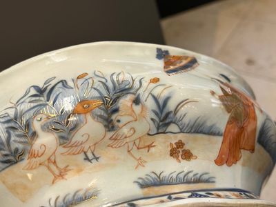 A Chinese Imari-style 'Parasol Ladies' tureen and stand after Cornelis Pronk, Qianlong, ca. 1740 — photo 21