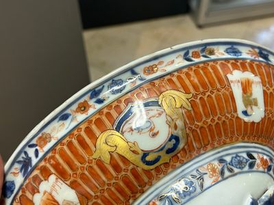 A Chinese Imari-style 'Parasol Ladies' tureen and stand after Cornelis Pronk, Qianlong, ca. 1740 — photo 36