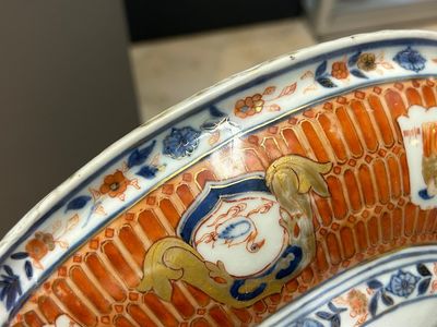 A Chinese Imari-style 'Parasol Ladies' tureen and stand after Cornelis Pronk, Qianlong, ca. 1740 — photo 37