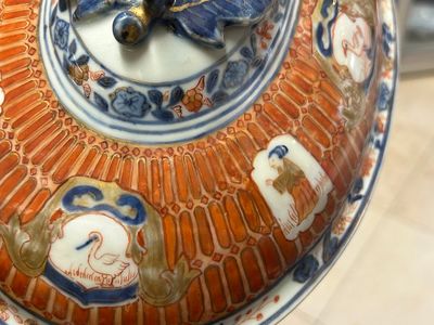 A Chinese Imari-style 'Parasol Ladies' tureen and stand after Cornelis Pronk, Qianlong, ca. 1740 — photo 44
