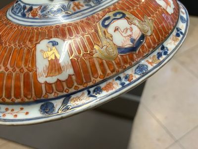 A Chinese Imari-style 'Parasol Ladies' tureen and stand after Cornelis Pronk, Qianlong, ca. 1740 — photo 46