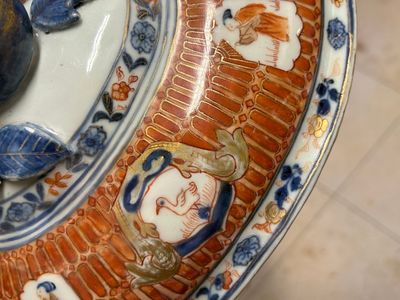 A Chinese Imari-style 'Parasol Ladies' tureen and stand after Cornelis Pronk, Qianlong, ca. 1740 — photo 47
