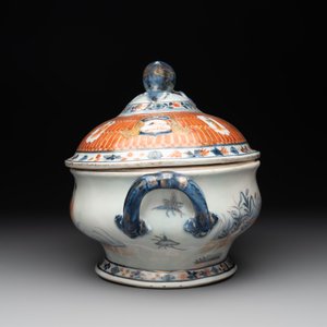 A Chinese Imari-style 'Parasol Ladies' tureen and stand after Cornelis Pronk, Qianlong, ca. 1740 — photo 5
