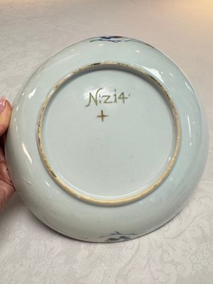 A Chinese Imari-style plate with landscape design, Johanneum mark, ex-collection of August the Strong, Kangxi — foto 7