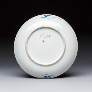 A Chinese Imari-style plate with landscape design, Johanneum mark, ex-collection of August the Strong, Kangxi — foto 2