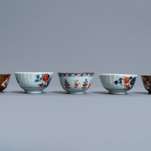 A Chinese Imari-style porringer, a mug, a bowl and five cups and saucers, Kangxi/Qianlong — photo 13
