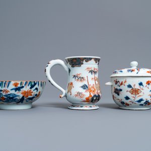 A Chinese Imari-style porringer, a mug, a bowl and five cups and saucers, Kangxi/Qianlong — photo 4