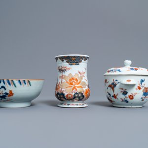A Chinese Imari-style porringer, a mug, a bowl and five cups and saucers, Kangxi/Qianlong — photo 5